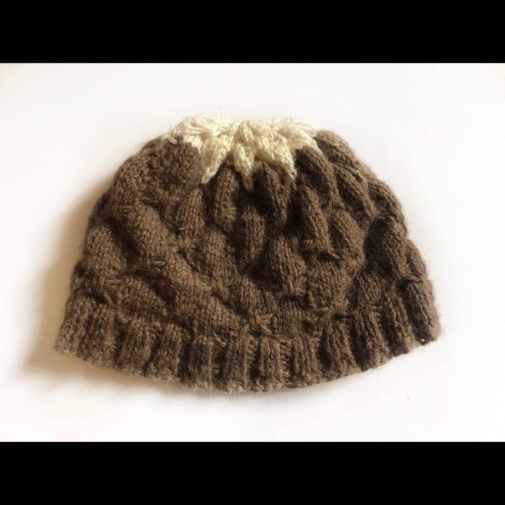 🆕 Handknitted Tan and Ivory Wool Knit Beanie Hat